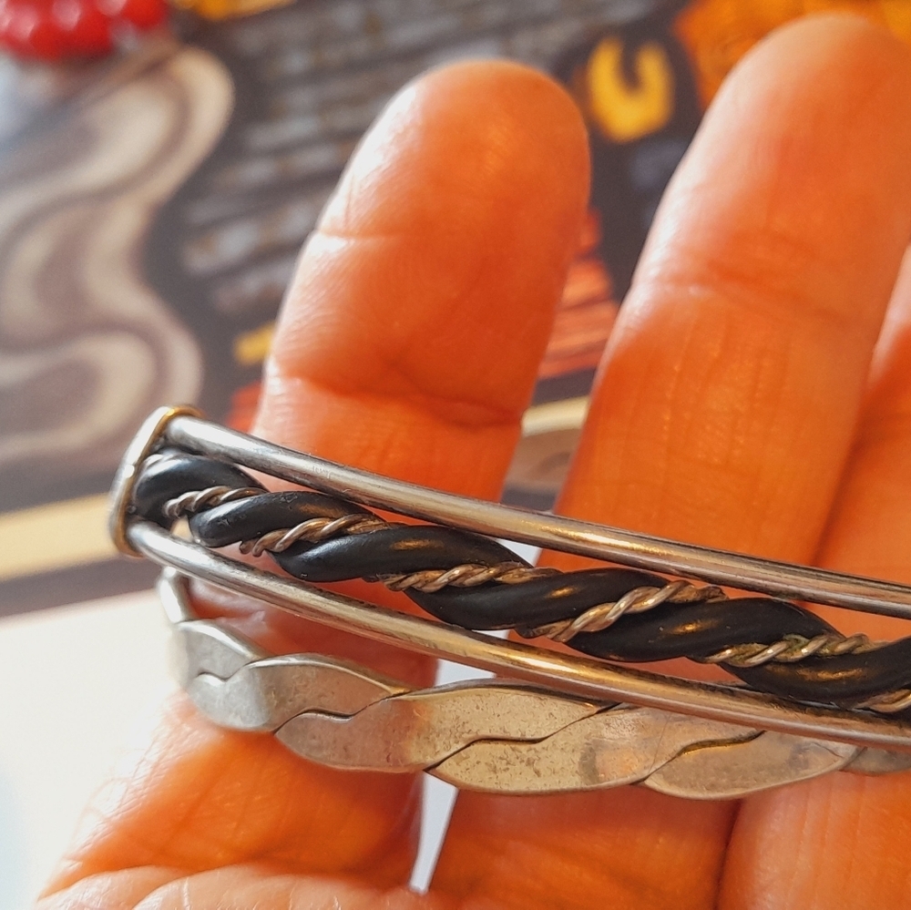 Set Of 2 Bracelets Silver And Black - Picture 5 of 5